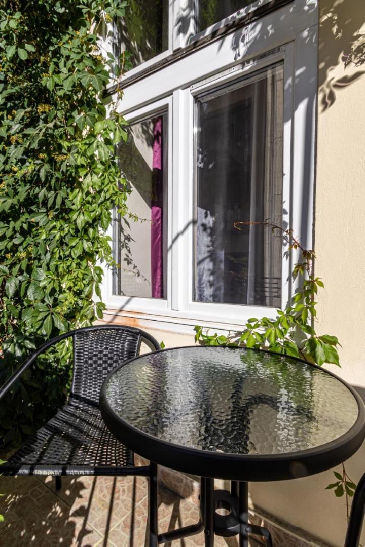 Oasis Apartment On The Broadway With Ac Budapest Kültér fotó
